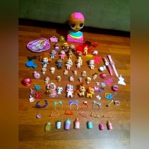 30 LOL dolls And ocer 40 accessories
